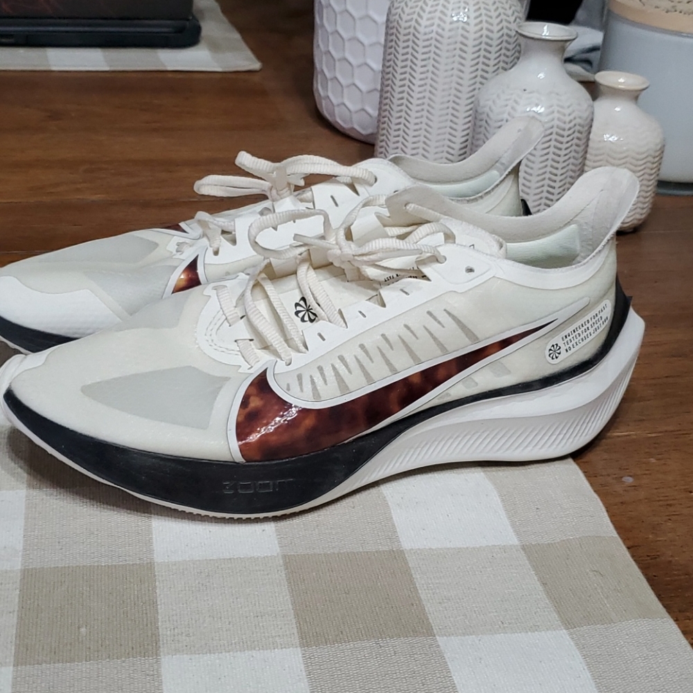 Nike - Picture 3 of 7